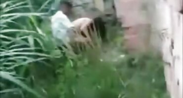 একজন বাঙালি সেক্সি ভিডিও যুবতী ভারতীয় মহিলা এবং একজন পুরুষ।