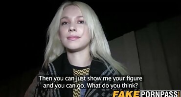 ডেলিভারি ম্যান সেলিনা বিএফ সেক্সি বিএফ সান্তানাকে চুদেছে।