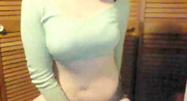 গার্লফ্রেন্ড একটি স্টোর ফিটিং রুমে পাঁচ মিনিটের ব্লোজব দেয়। সেক্সি বিএফ বাঙালি