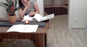 একজন বয়স্ক ব্যক্তির ইন্ডিয়ান সেক্সি বিএফ সাথে যুবতীর সেক্স