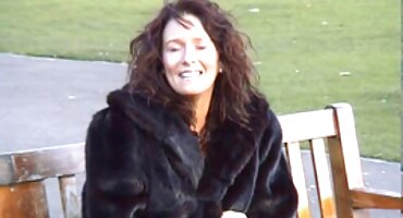 বেশ্যা একটি প্লেবয়কে চিত্তাকর্ষকভাবে বাগ দেয়। সেক্সি সেক্সি বিএফ