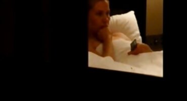 তিনি একটি দুষ্টু হাসি ডাবলু ডাবলু সেক্সি ভিডিও চেপে ধরে ড্রেসিংরুমে ছিঁড়ে ফেলেন