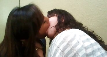 তরুণ স্বর্ণকেশী এর সেক্সি ভিডিও বিএফ পাছা