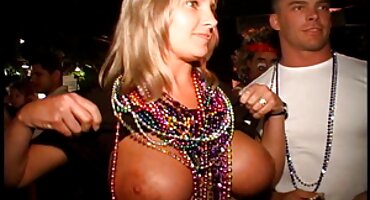 উঁকি সেক্সি বিএফ এক্স দেওয়া এবং হ্যান্ডজব ছেলেকে মায়ের সাথে ওরাল সেক্সে নিয়ে আসে।