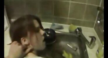 একটি ভাইব্রেটর দিয়ে একটি লোকাল সেক্সি বিএফ গর্ত পাউন্ড