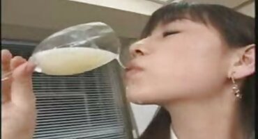 স্তন্যপানটি লোকটির জন্য মনোরম এবং অবিস্মরণীয় হয়ে উঠল। সেক্স ভিডিও সেক্সি ভিডিও