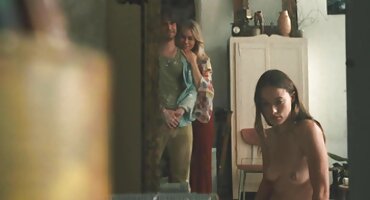 ব্যস্ত তরুণী প্রতিদিন সেক্সি সেক্সি বিএফ অতিথিদের গ্রহণ করেন।