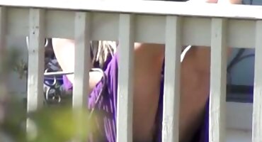 পরাজিত ব্যক্তি সেক্সি ভিডিও বিএফ পোশাক খুলে ফেলে