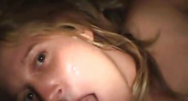 একটি অভিজাত বেশ্যার সাথে একটি সেক্সি সেক্স ভিডিও সন্ধ্যা