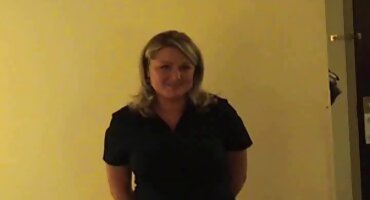 একটি nymphet সেক্সি ভিডিও দেখান উপর পদস্খলিত