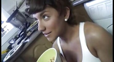 একটি সেক্সি বিএফ সেক্সি বিএফ মেশিনগানের মত লিঙ্গ স্ক্রিবল