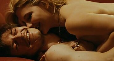 ফটোগ্রাফার নিকিতা বেলুচির সৌন্দর্যকে ডাবলু ডাবলু ডট সেক্সি ভিডিও প্রতিহত করতে পারেনি।